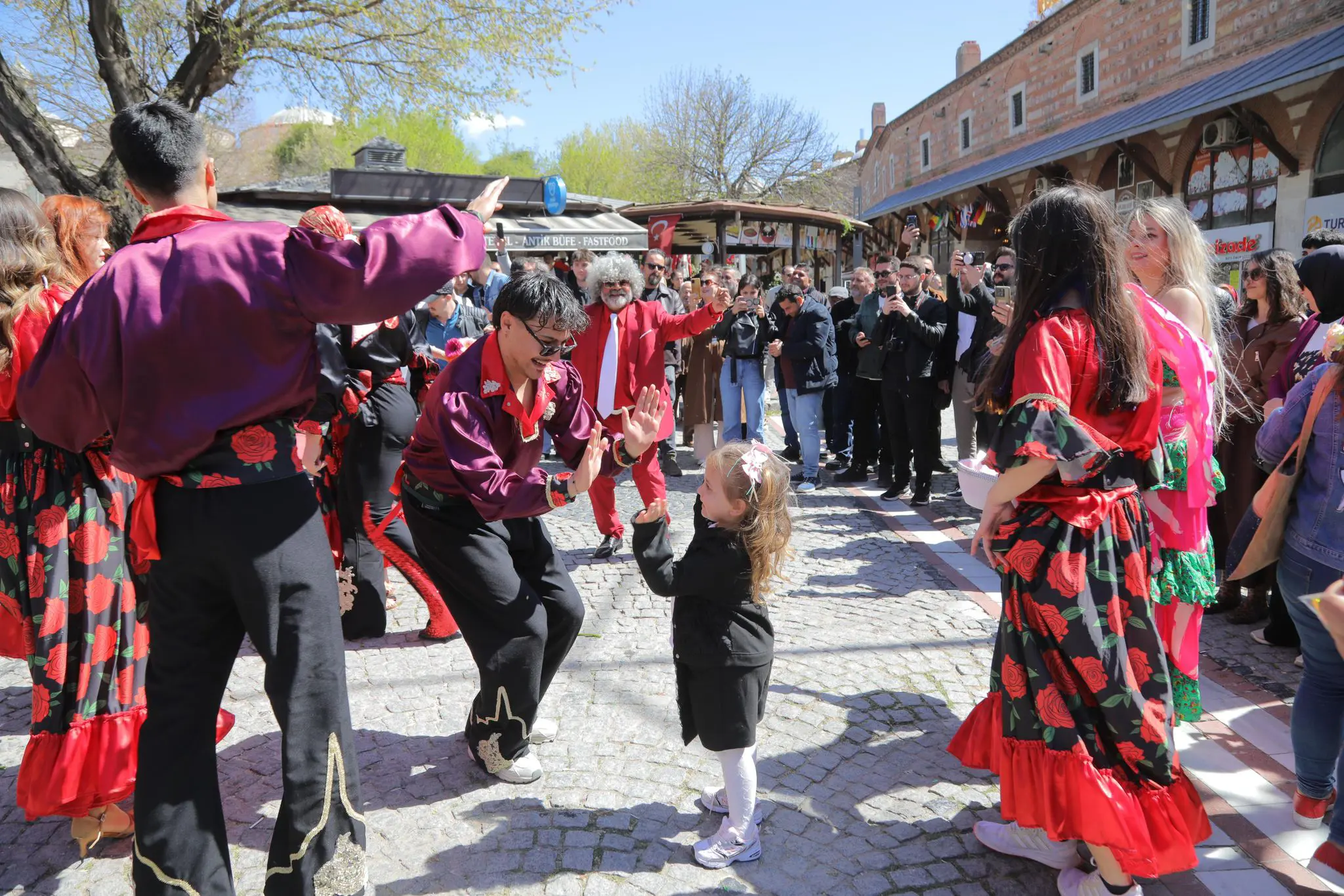 ROMANLAR GÜNÜ EDİRNE’DE ŞENLİK HAVASINDA GEÇTİ galeri görseli